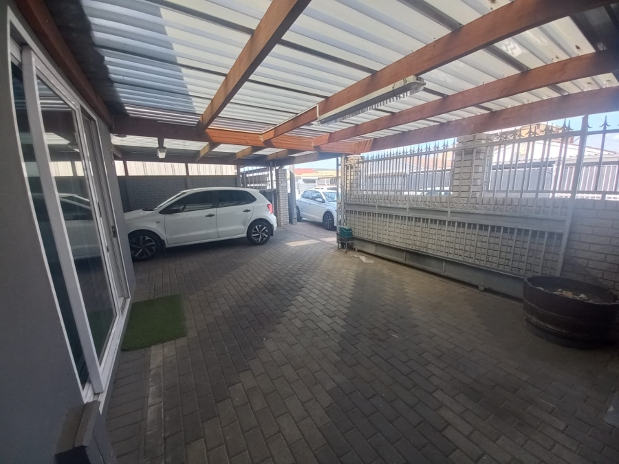 4 Bedroom Property for Sale in Portlands Western Cape